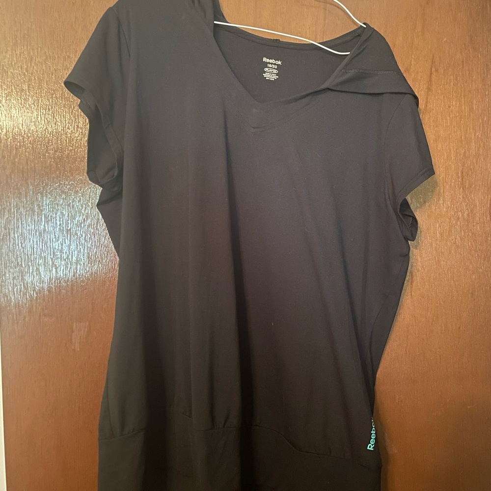Reebok Black Cap Sleeve Relaxed T-Shirt